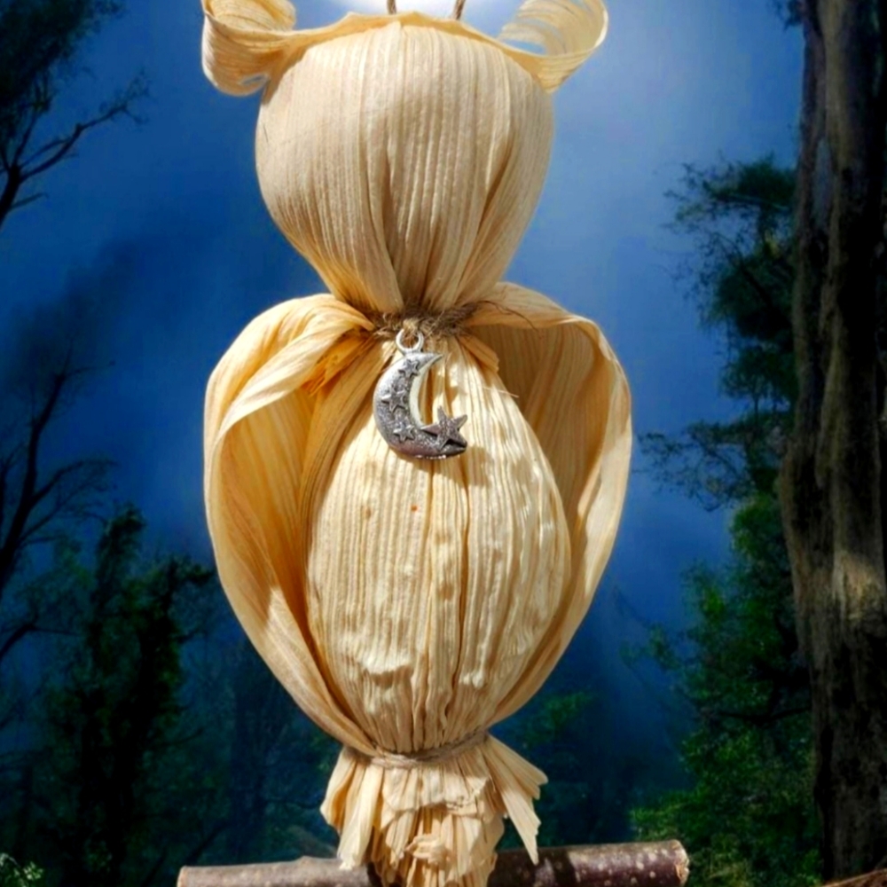 Hanging Owl Corn Husk w/Moon Charm